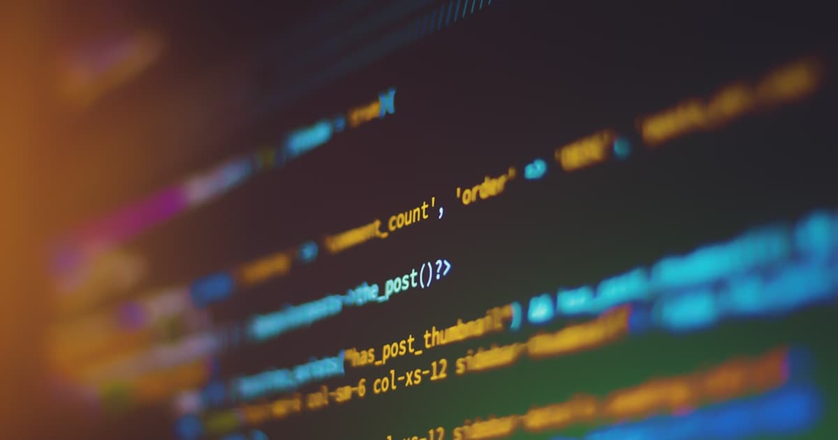 Low-Code vs. Custom Development: Was passt zu Ihrem Labor?